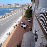 Rompeolas Szálloda