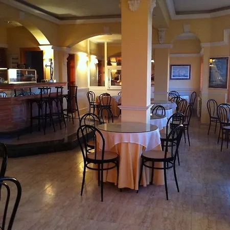 Hotel Rompeolas 2*