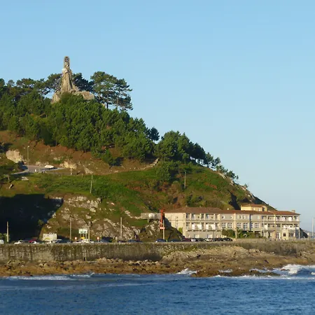 Rompeolas فندق 2*