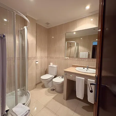 Rompeolas Hotel Baiona