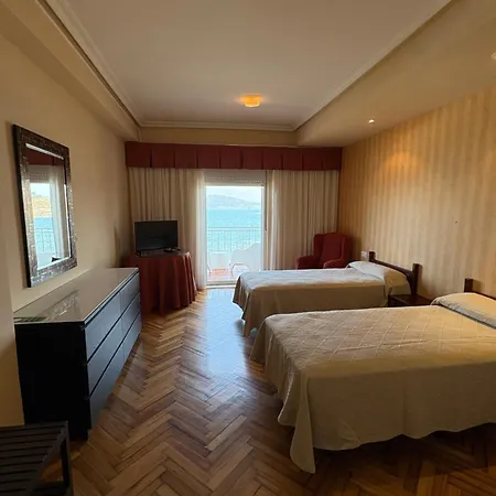 Rompeolas Hotel Baiona