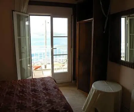 Rompeolas Hotel
