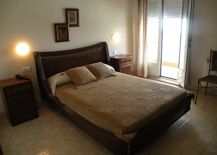 Rompeolas بايونا