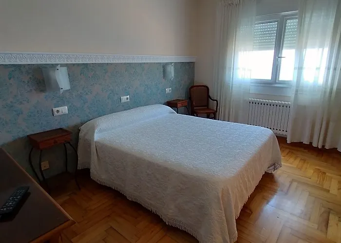 Rompeolas Otel Baiona