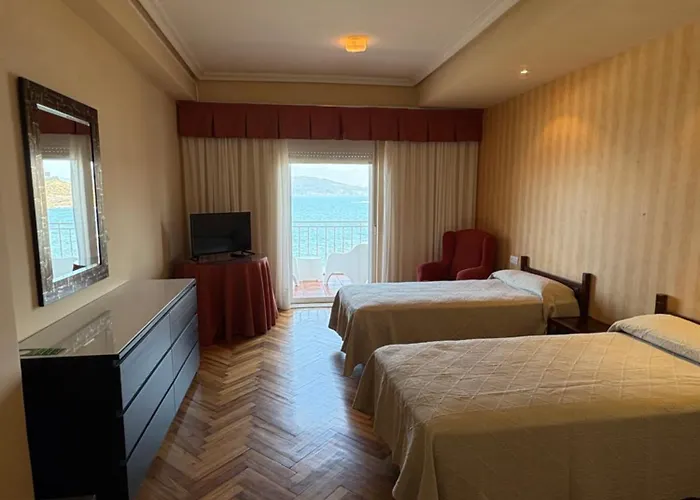 Rompeolas فندق بايونا