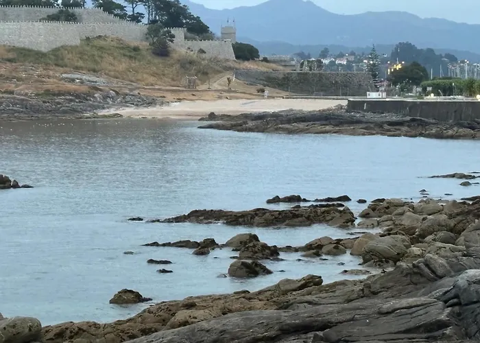 فندق Rompeolas بايونا