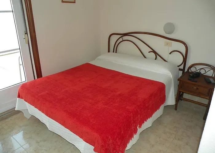 Rompeolas Otel 2*